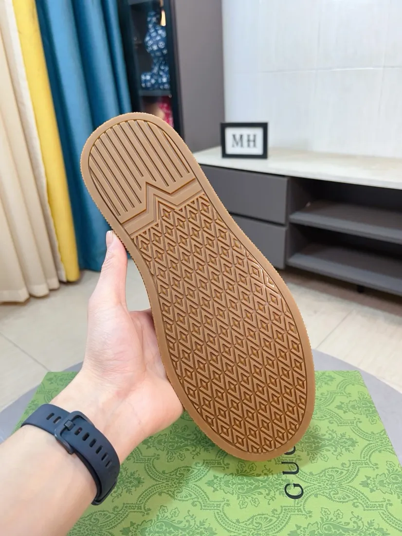 Men's shoes 💰420🌹🌹[GUCCI] Gucci's new lace-up casual men's shoes are on the market first, and the materials and workmanship are superior to all versions on the market. The highest quality shipped first-layer cowhide with imported original perforated materials➕genuine leather lining, privately molded soft outsole, high foot comfort, imported special materials highlight the brand's unique charm, high-end customization 38-44